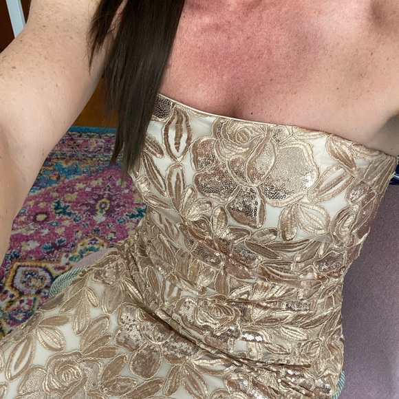 Belle Badgley Mischka strapless heaven gold metallic floral sequin dress size 4 - Picture 6 of 8
